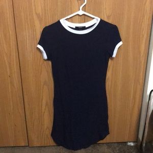 Simple tight-fitting dress